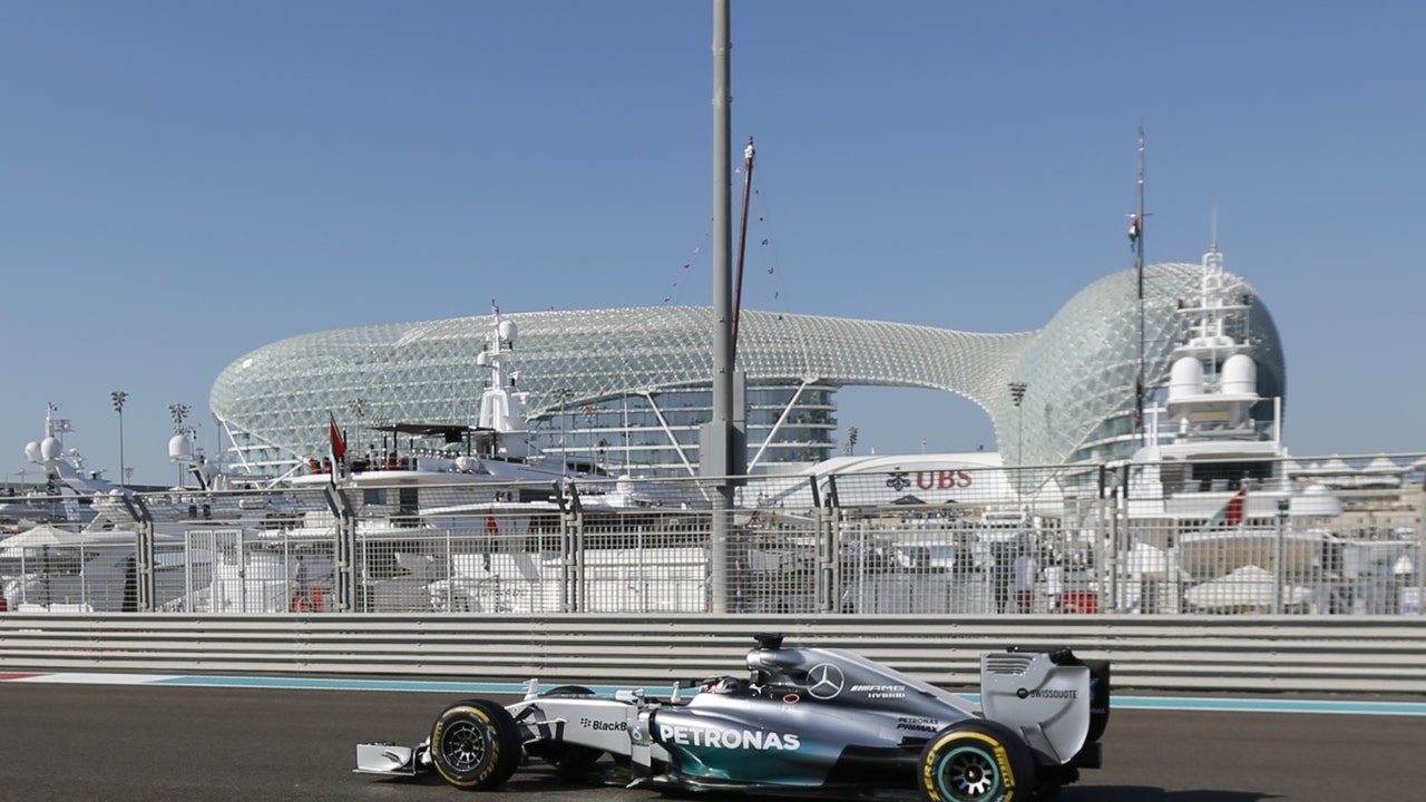Rosberg takes Abu Dhabi pole to pressure Hamilton
